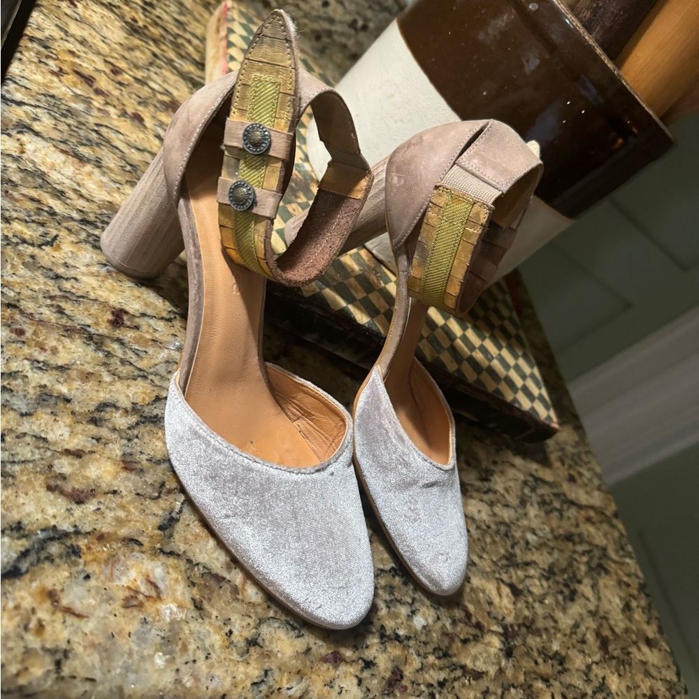 Sundance aurora taupe heels size 37